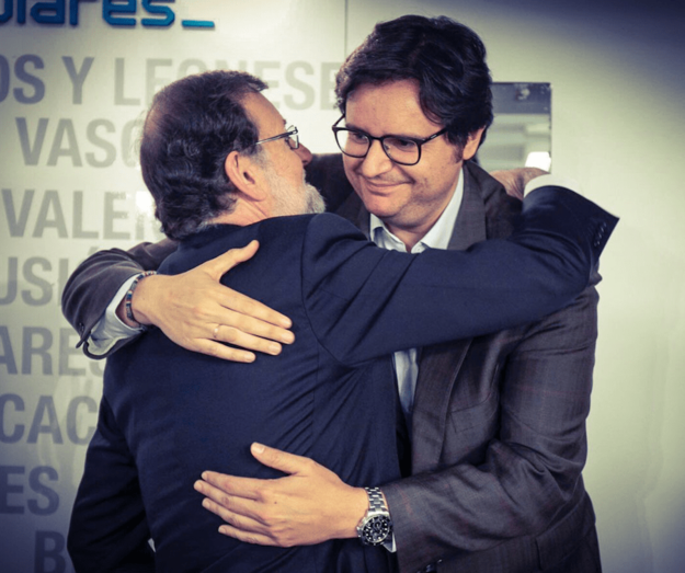 El teldense Sergio Ramos, junto a Mariano Rajoy en el reciente Congreso de los populares (Foto TA)